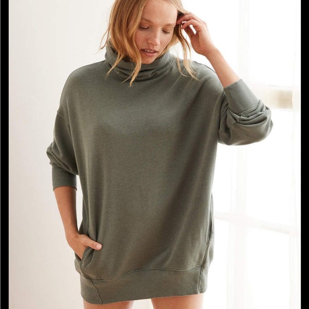 Aerie Turtleneck Olive Green Sweater Size M